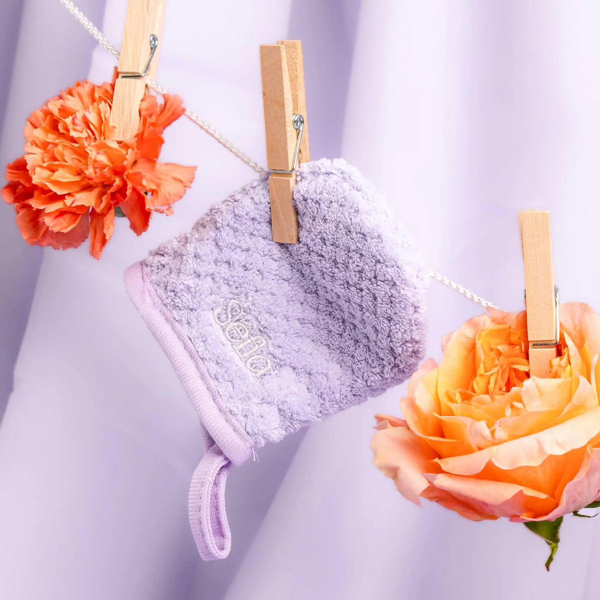 Make-up remover glove